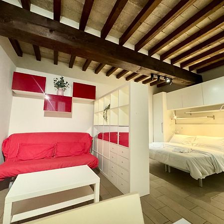 Niki O. Apartments Parma Exteriér fotografie