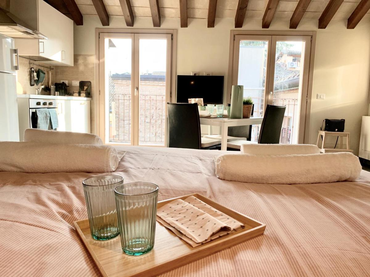 Niki O. Apartments Parma Exteriér fotografie