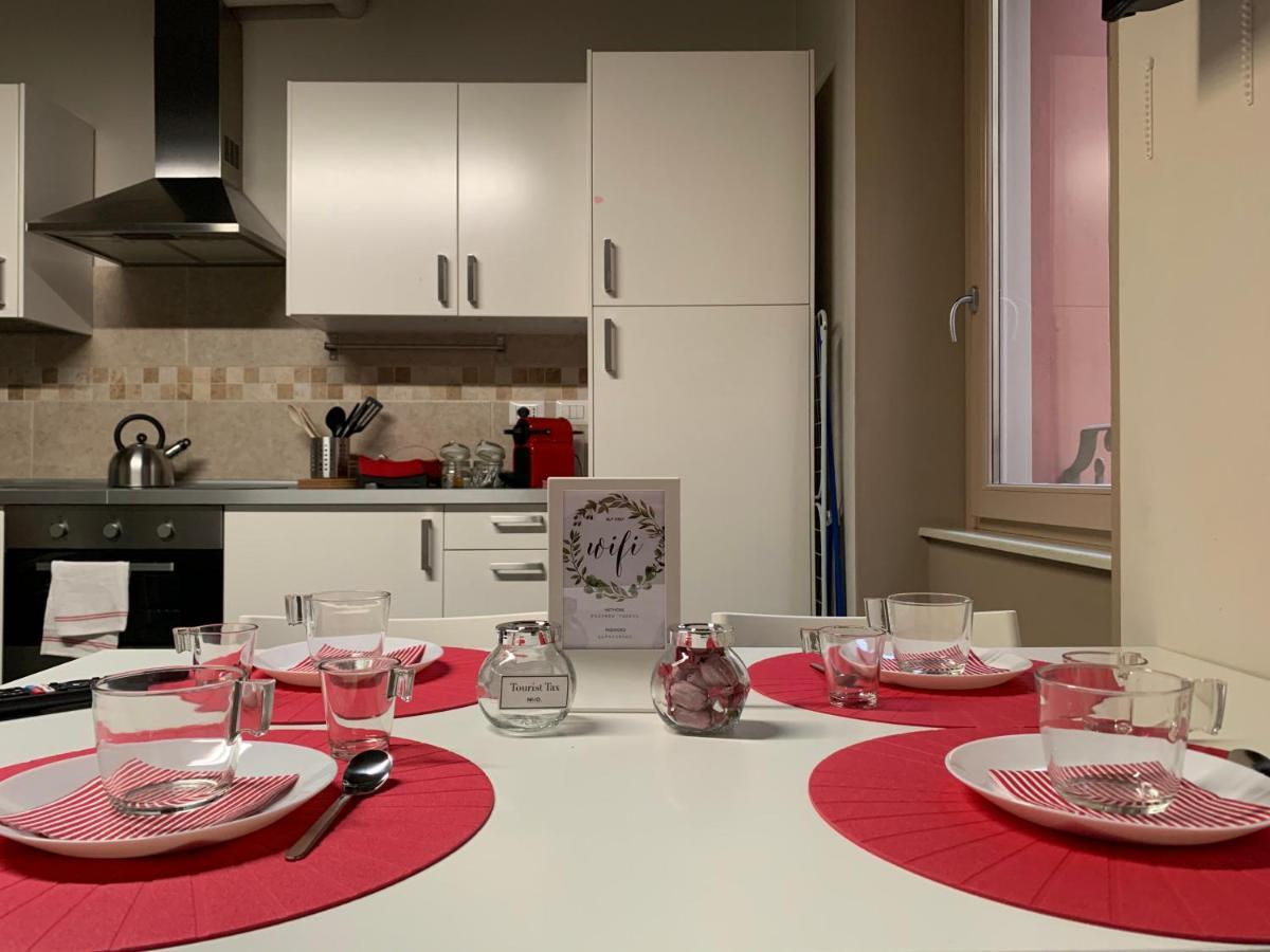 Niki O. Apartments Parma Exteriér fotografie